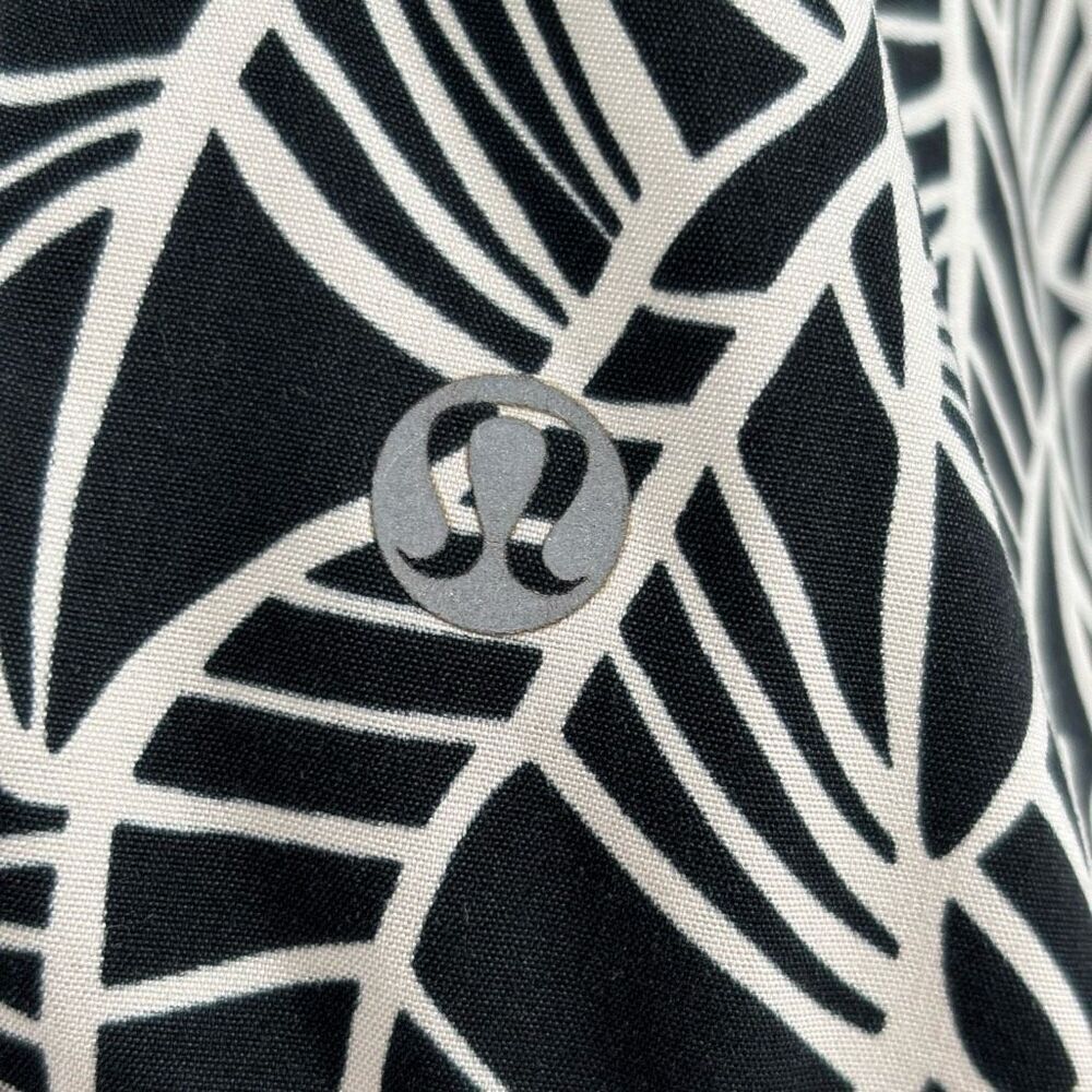 Lululemon Run: Speed Short 2-way Stretch Pretty Palm Black Angel Wing Size 10 - Picture 10 of 10